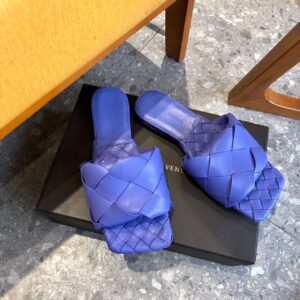 Bottega Veneta Lido Flat Square Toe Sandals Lambskin Leather Fall/Winter 2019 Collection, Purple