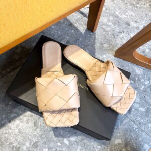 Bottega Veneta Lido Flat Square Toe Sandals Lambskin Leather Fall/Winter 2019 Collection, Beige