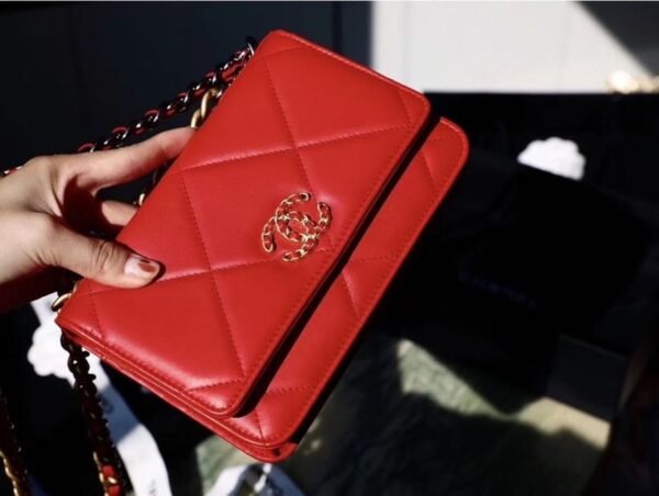 Chanel 19 WOC Flap Bag 20cm Goatskin Leather Spring/Summer Act 1 Collection, Red - Image 4