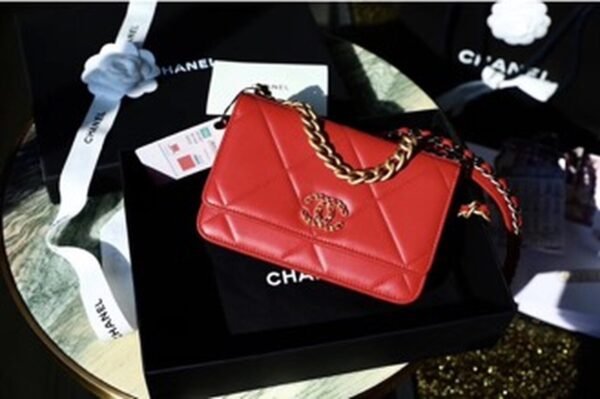 Chanel 19 WOC Flap Bag 20cm Goatskin Leather Spring/Summer Act 1 Collection, Red - Image 2