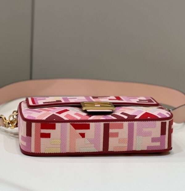 Fendi Baguette Midi 27cm Pink - Image 6
