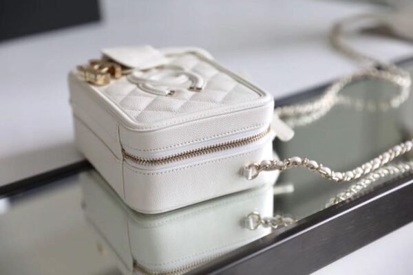 Chanel Vanity Case Bag 17cm Caviar Leather Gold Hardware Spring/Summer Collection White - Image 5