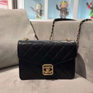 CoCo Flap Bag Chanel Sign 22cm Black