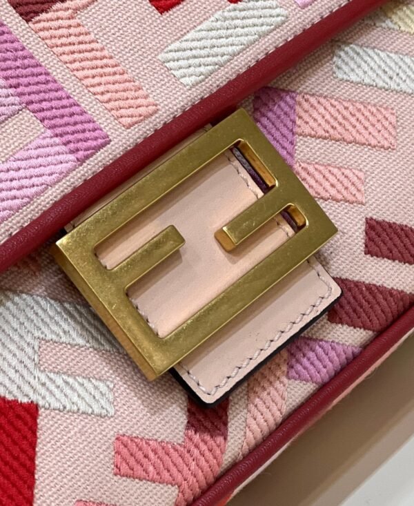 Fendi Baguette Midi 27cm Pink - Image 2