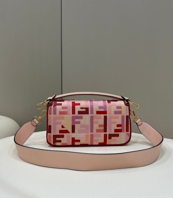 Fendi Baguette Midi 27cm Pink - Image 3