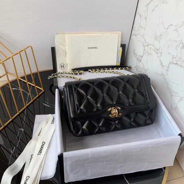 Chanel Classic Flapbag Gold Hardware 23cm Black