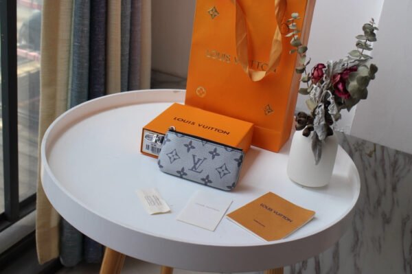 Louis Vuitton Monogram Clutch Bag 12cm Grey - Image 2