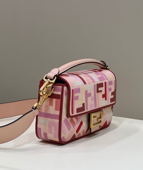 Fendi Baguette Midi 27cm Pink - Image 4