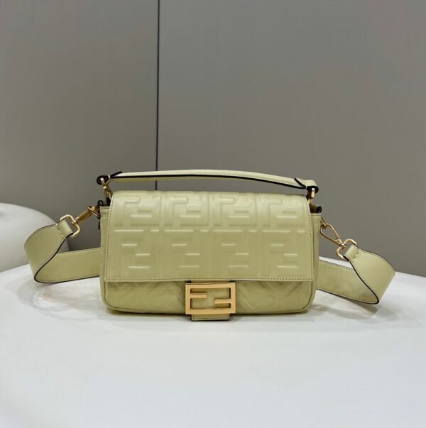 Fendi Baguette Midi 27cm
