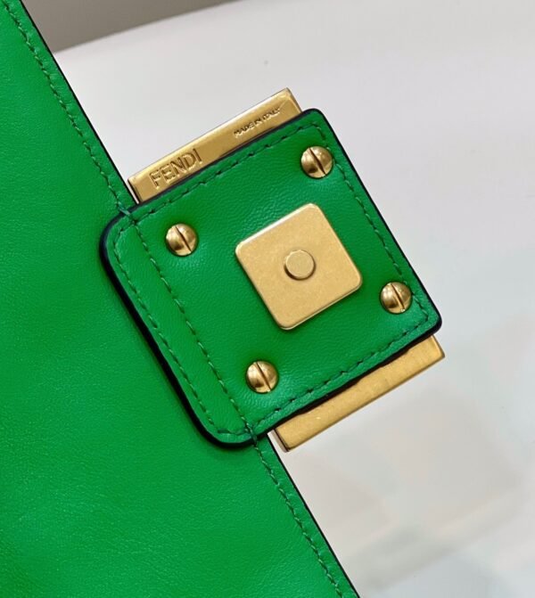 Fendi Baguette Bag 19cm Green - Image 4