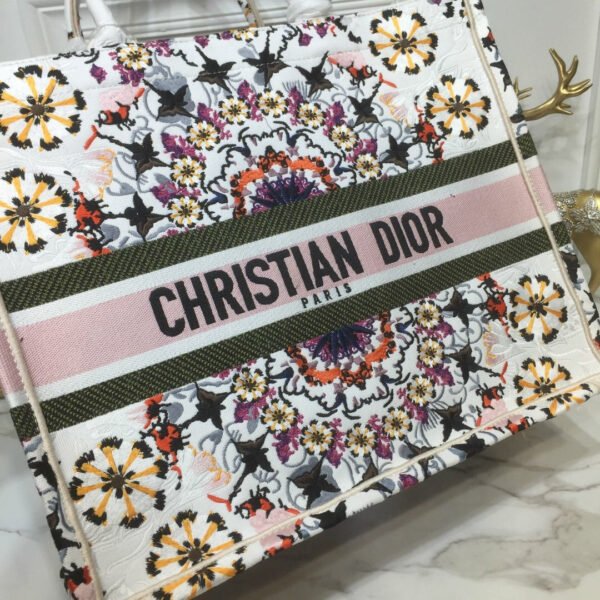 Christian Dior Book Tote 42 cm White - Image 5