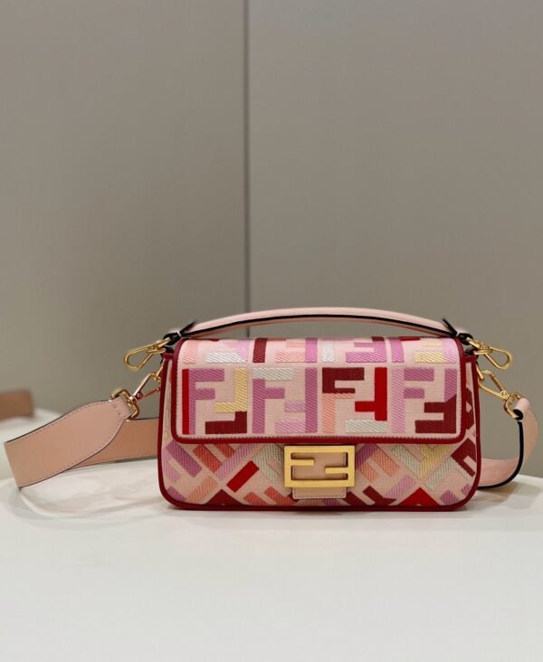 Fendi Baguette Midi 27cm Pink