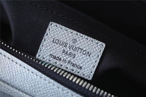 Louis Vuitton Outdoor Messenger Bag 26cm - Image 7