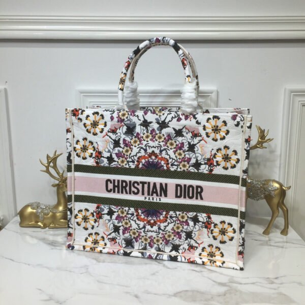 Christian Dior Book Tote 42 cm White - Image 2