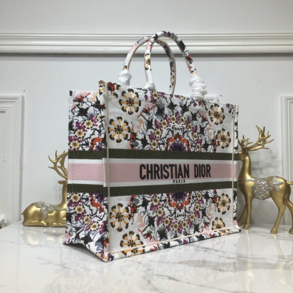 Christian Dior Book Tote 42 cm White - Image 9