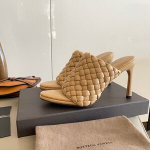 Bottega Veneta Curve Mules 9.5cm Heel Lambskin Leather Spring/Summer 2020 Collection, Beige