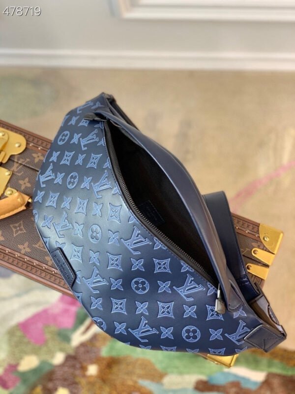 Louis Vuitton Discovery Bag 20cm Monogram Seal Cowhide Canvas Spring/Summer Collection M45729, Navy Blue - Image 6