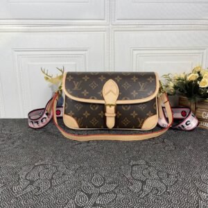 Louis Vuitton M45985 Diane 25cm Brown