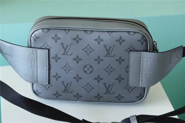 Louis Vuitton Outdoor Sling Bag 15cm - Image 4