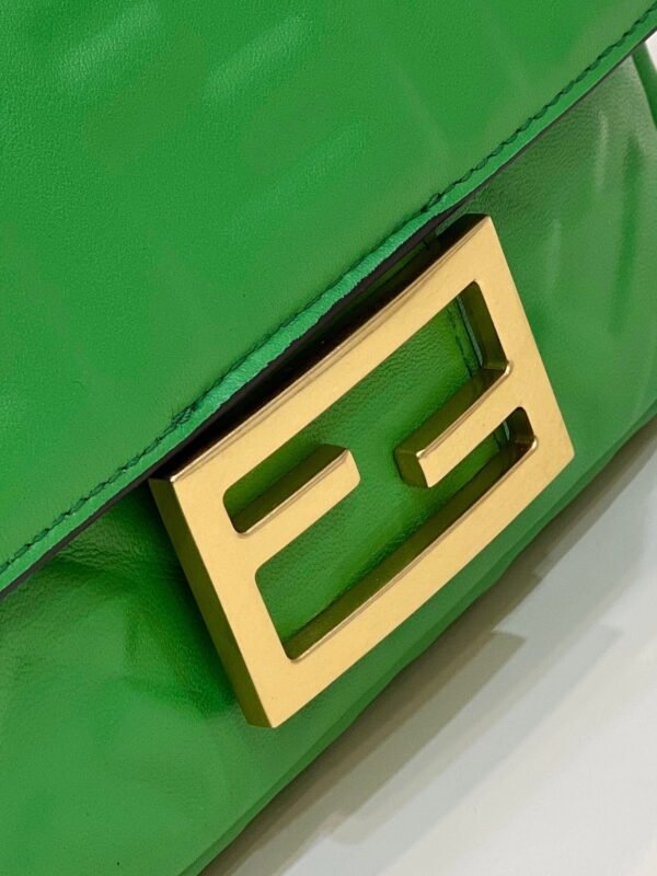 Fendi Baguette Bag 19cm Green - Image 6