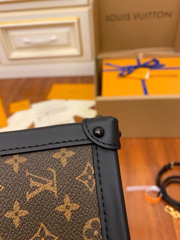 Louis Vuitton Vertical Trunk Pochette Monogram Reverse 18cm Black - Image 3