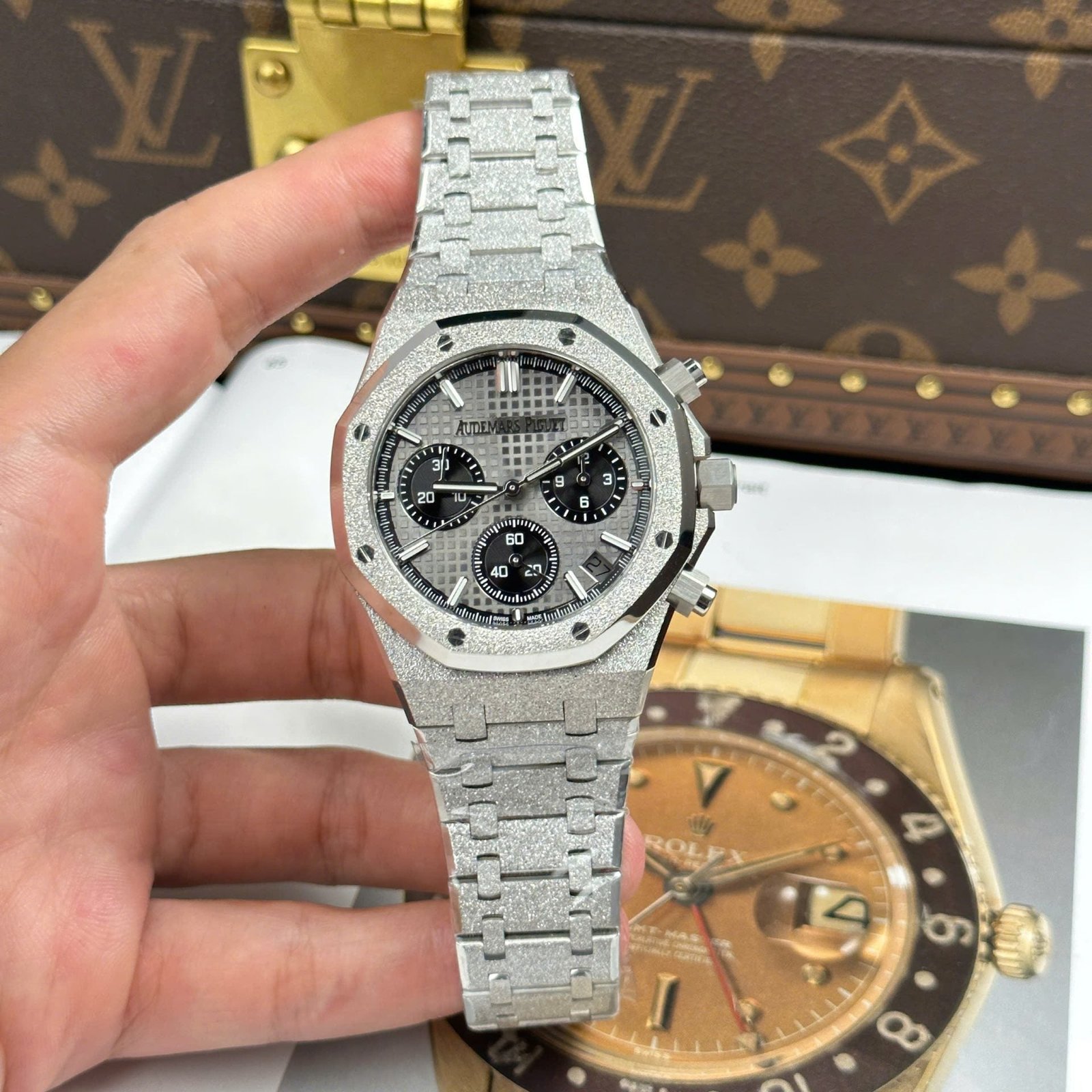 Audemars Piguet Watch Royal Oak Chronograph Frosted Gold 26240 Gray Dial 41mm