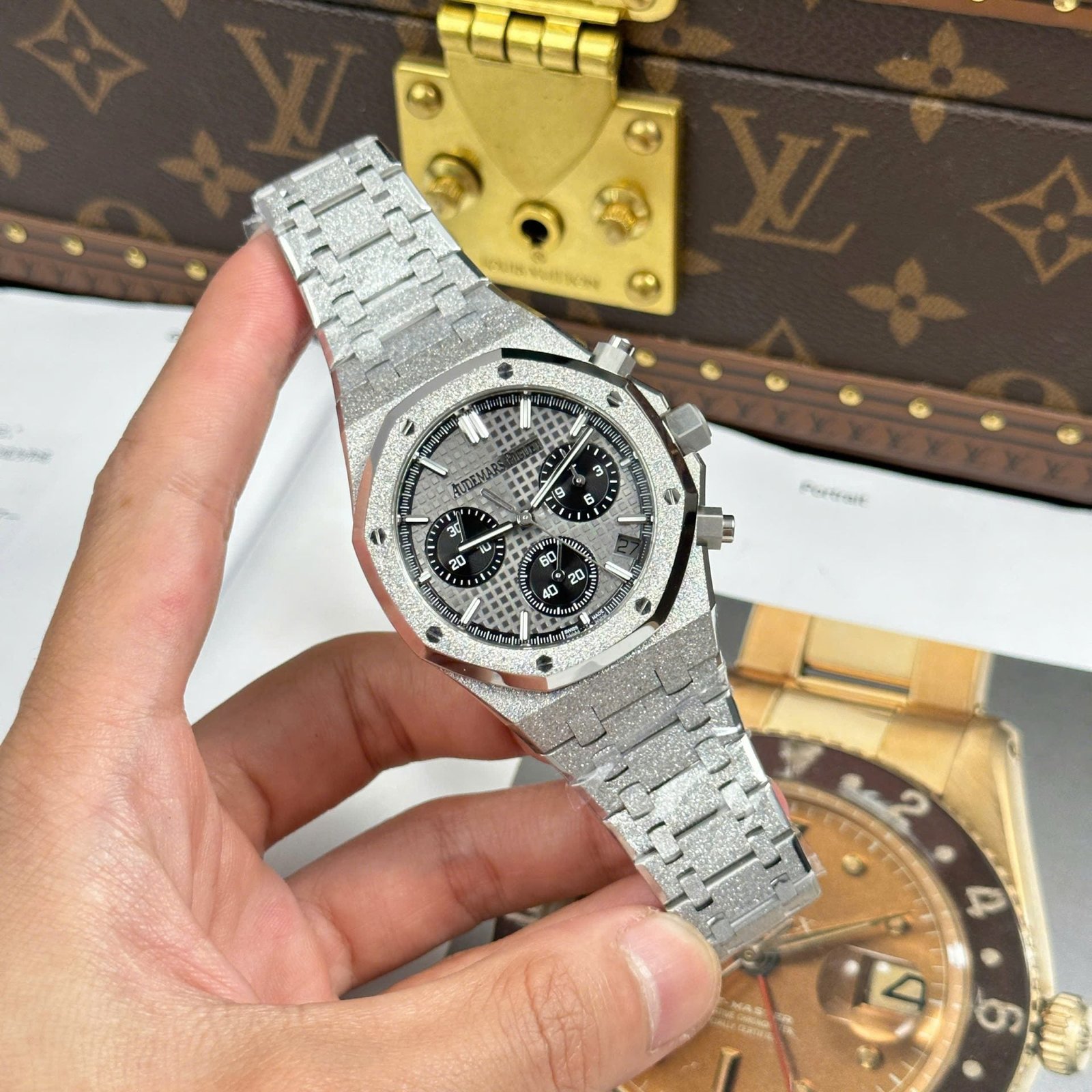 Audemars Piguet Watch Royal Oak Chronograph Frosted Gold 26240 Gray Dial 41mm - Image 2