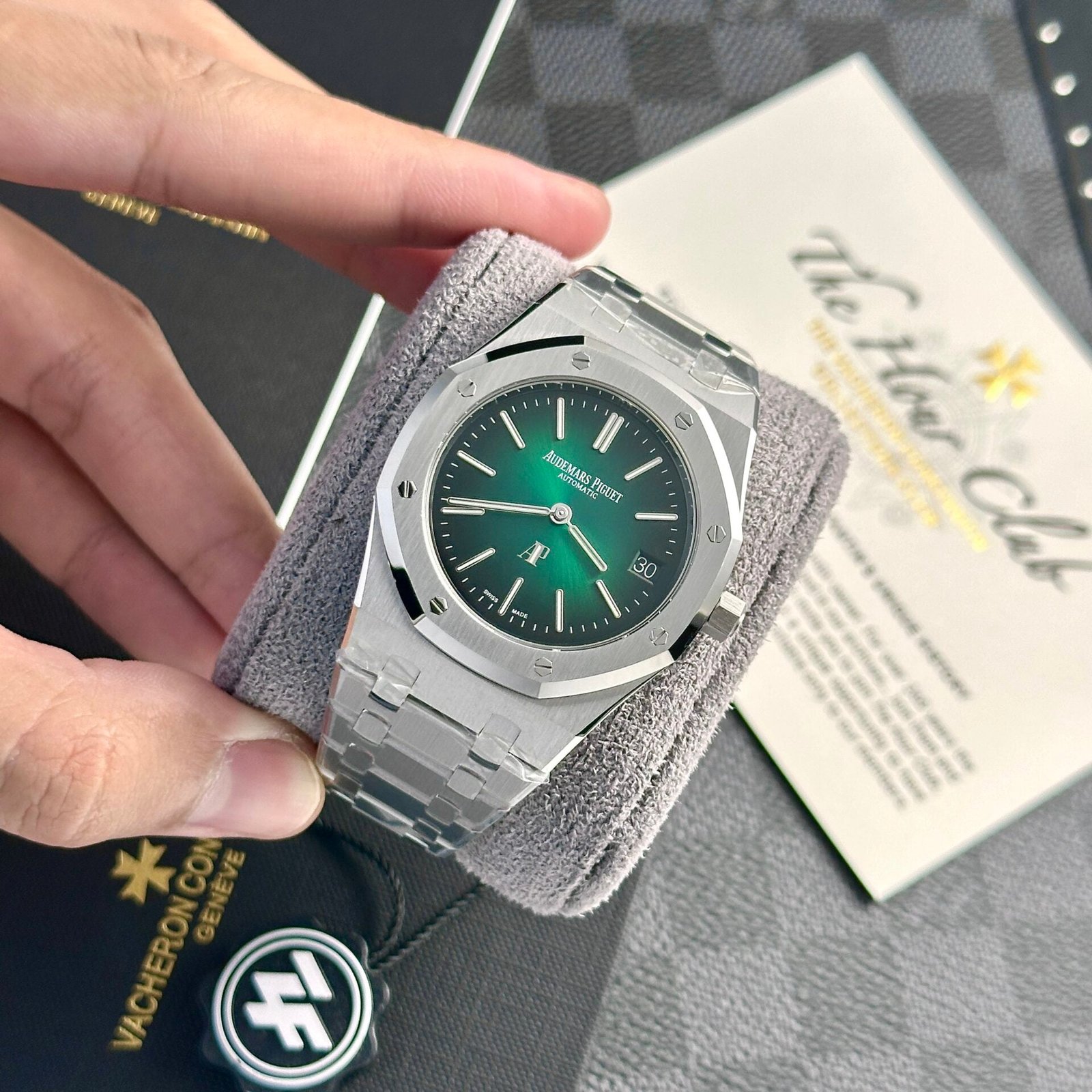 Audemars Piguet Royal Oak Jumbo 16202ST Watch Green Dial 39mm - Image 2
