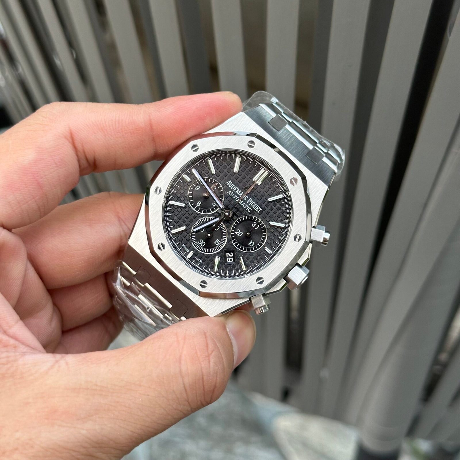 Audemars Piguet Royal Oak 26331ST Gray Dial Watch 41mm - Image 2