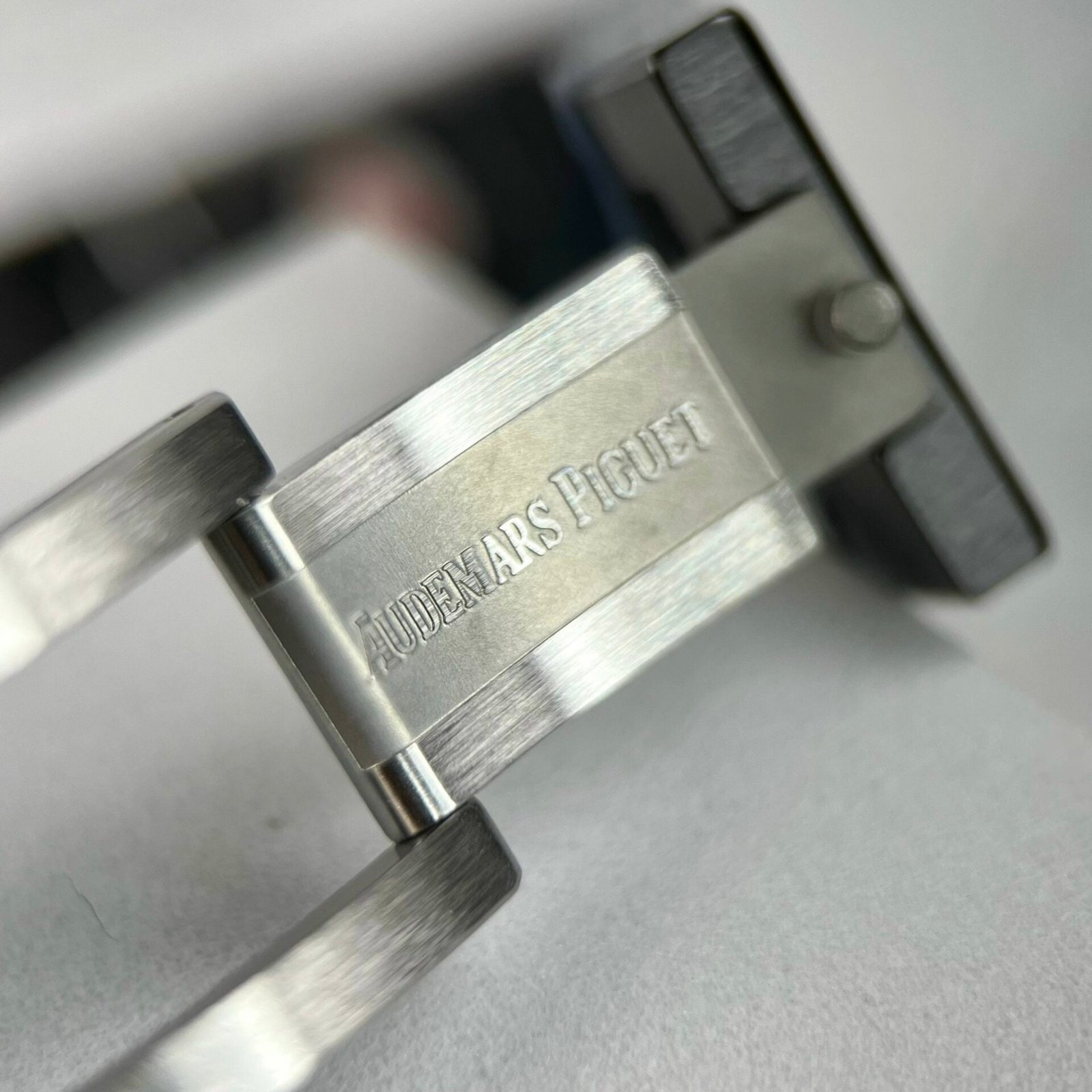 Audemars Piguet Royal Oak 26579CB Black Ceramic Watch 41mm - Image 8