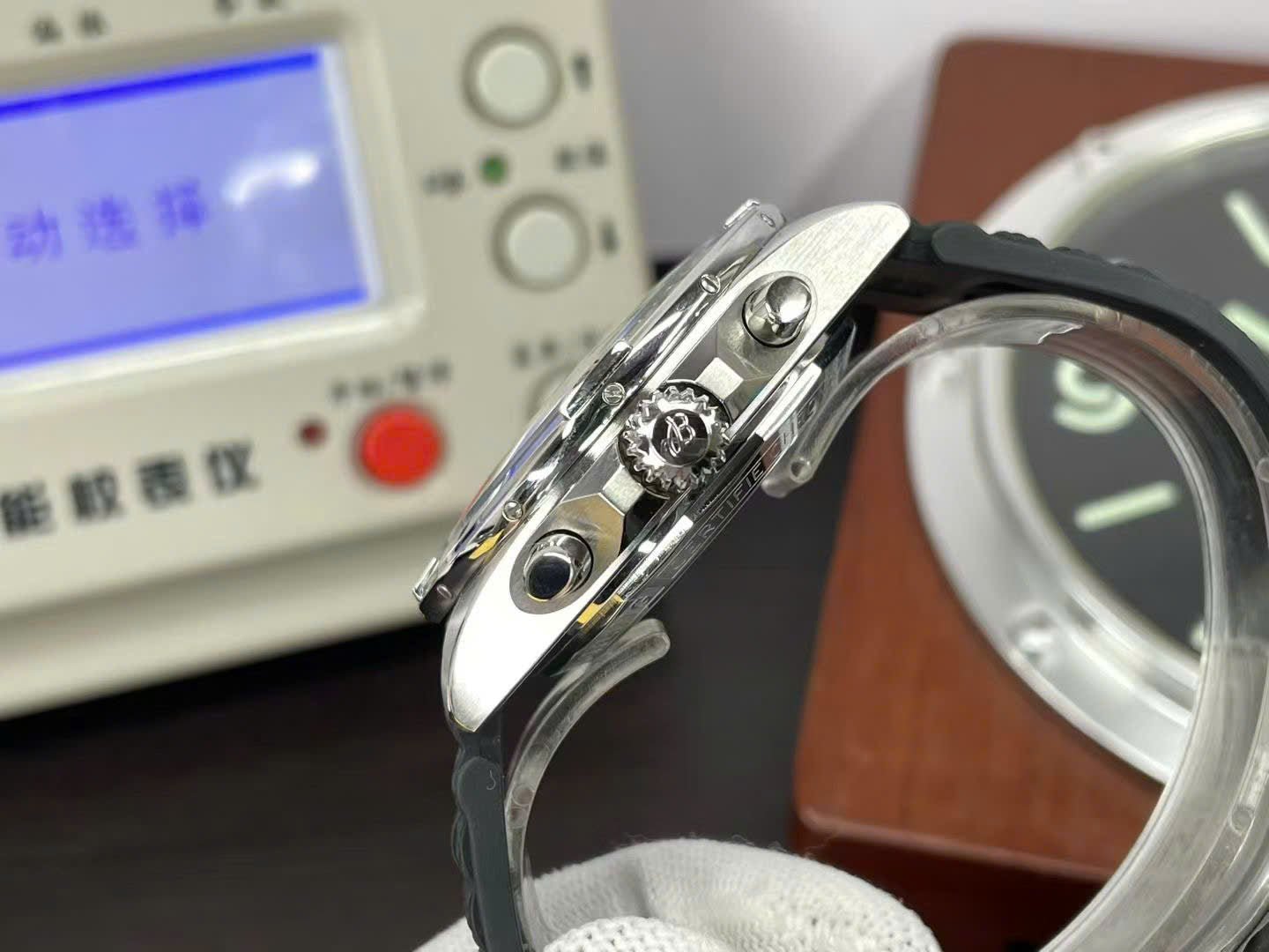 Breitling Watch Super Chronomat B01 Ice Blue Dial Rubber Strap 44mm - Image 5