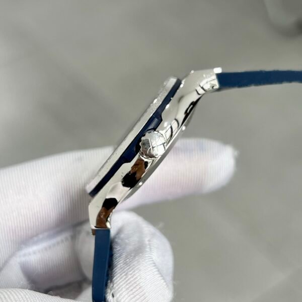 Hublot  Watch With Full Diamond Case Blue 38mm - Image 6