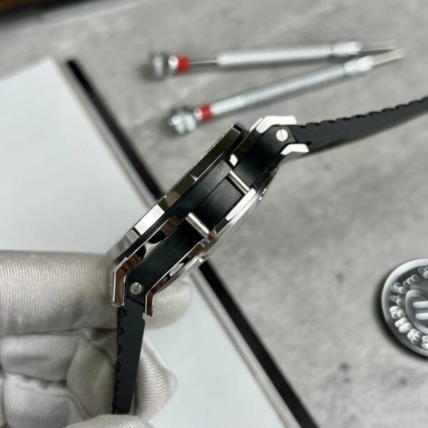 Hublot  Watch Big Bang Geneve Chronograph With Diamonds Bezel 44mm - Image 4