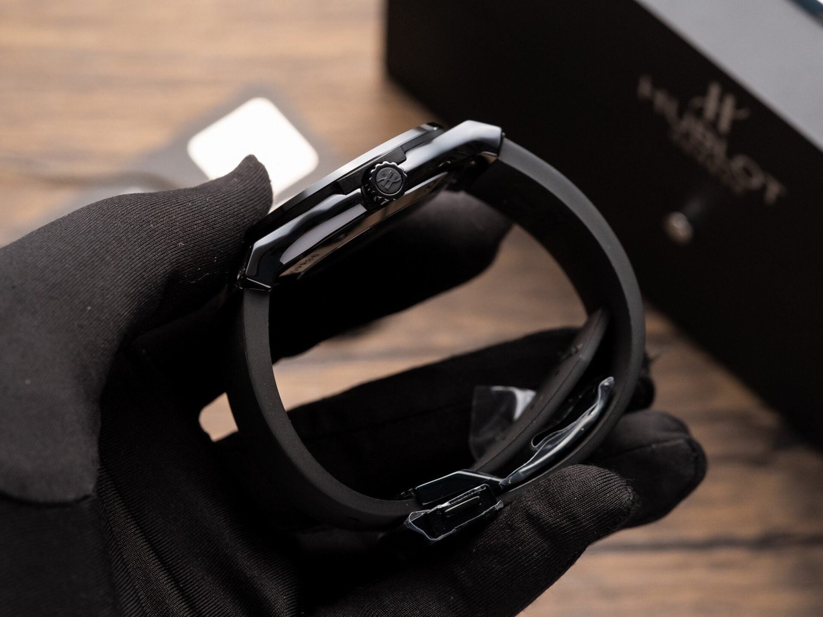 Hublot Classic Fusion Watch Ceramic Carbon Dial Leather Strap 42mm - Image 6