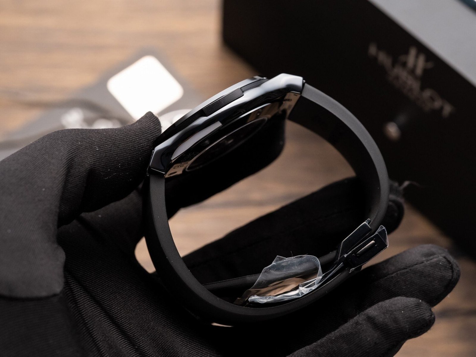 Hublot Classic Fusion Ceramic Carbon Dial Watch Rubber Strap 42mm - Image 5