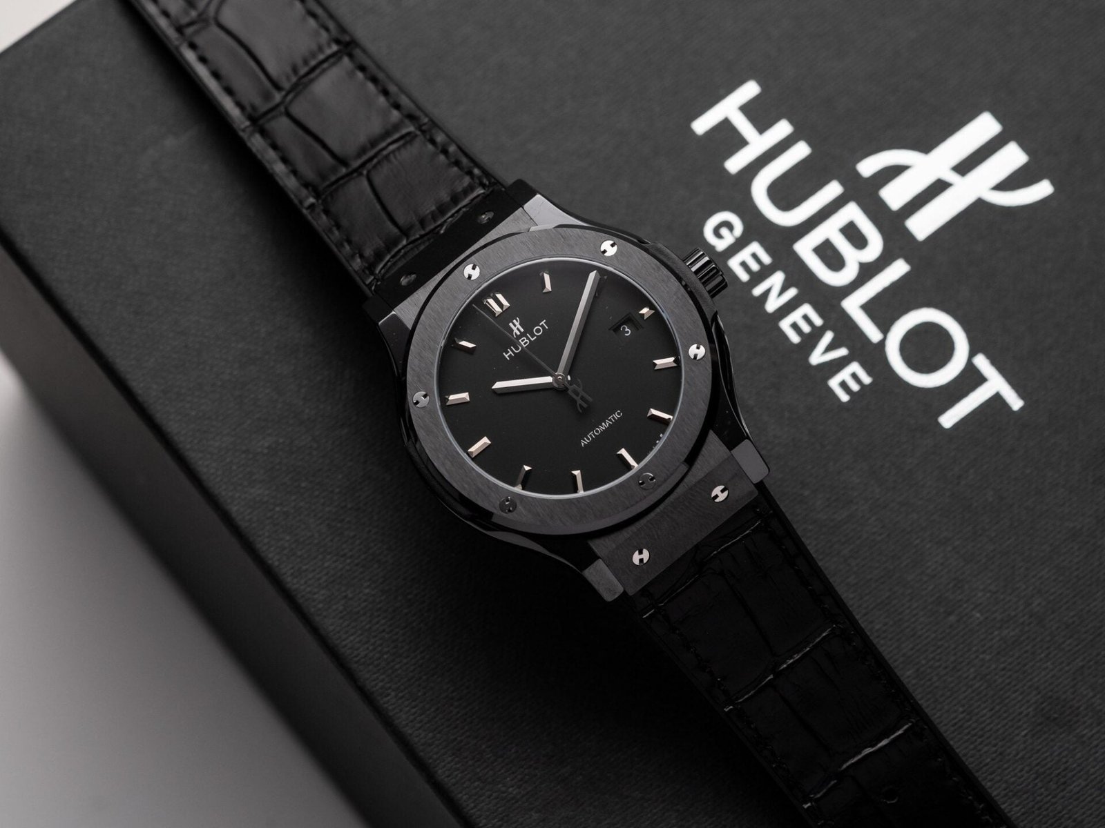 Hublot Classic Fusion Watch Ceramic Carbon Dial Leather Strap 42mm