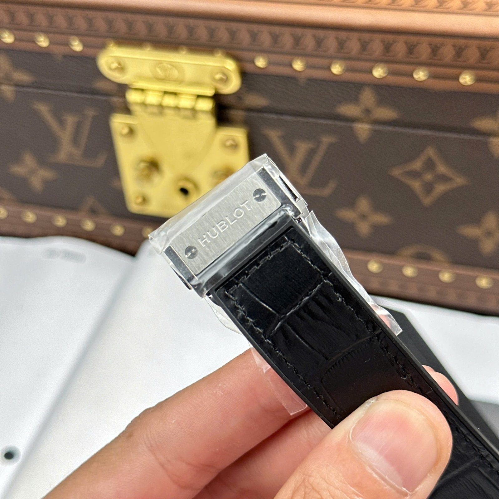 Hublot Classic Fusion Black Watch Weight 84 Grams Super Light 42mm - Image 9