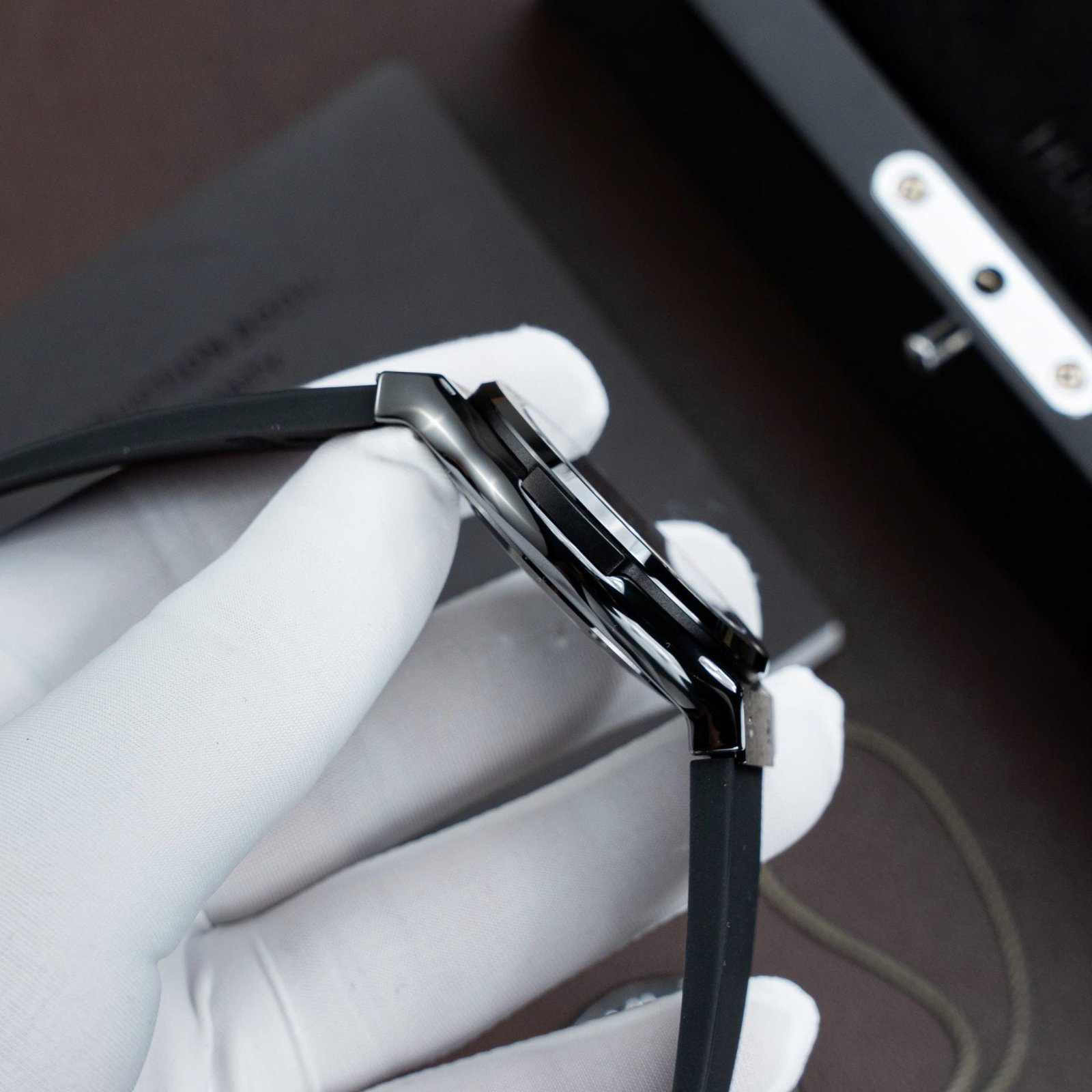 Hublot Classic Fusion Ceramic Watch Carbon Dial Rubber Strap 42mm - Image 6