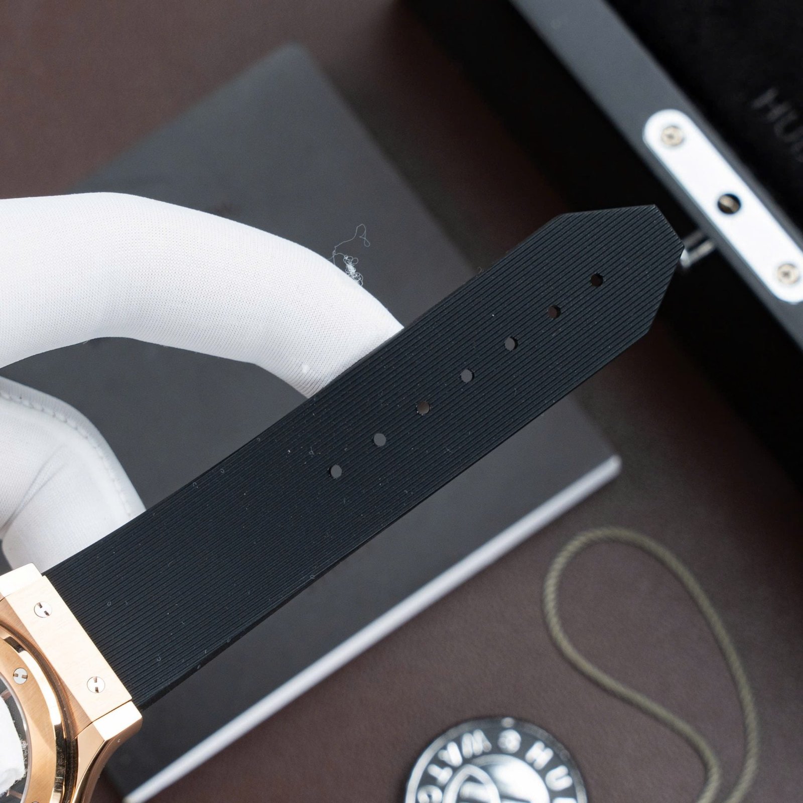 Hublot Classic Fusion King Gold Black Dial Watch Movement SW300 Rubber Strap 42mm - Image 9