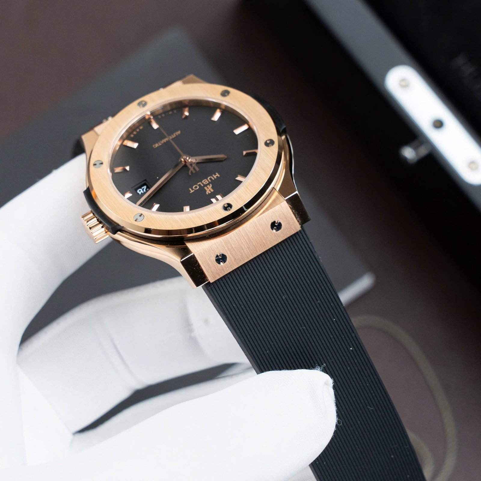 Hublot Classic Fusion King Gold Black Dial Watch Movement SW300 Rubber Strap 42mm - Image 3