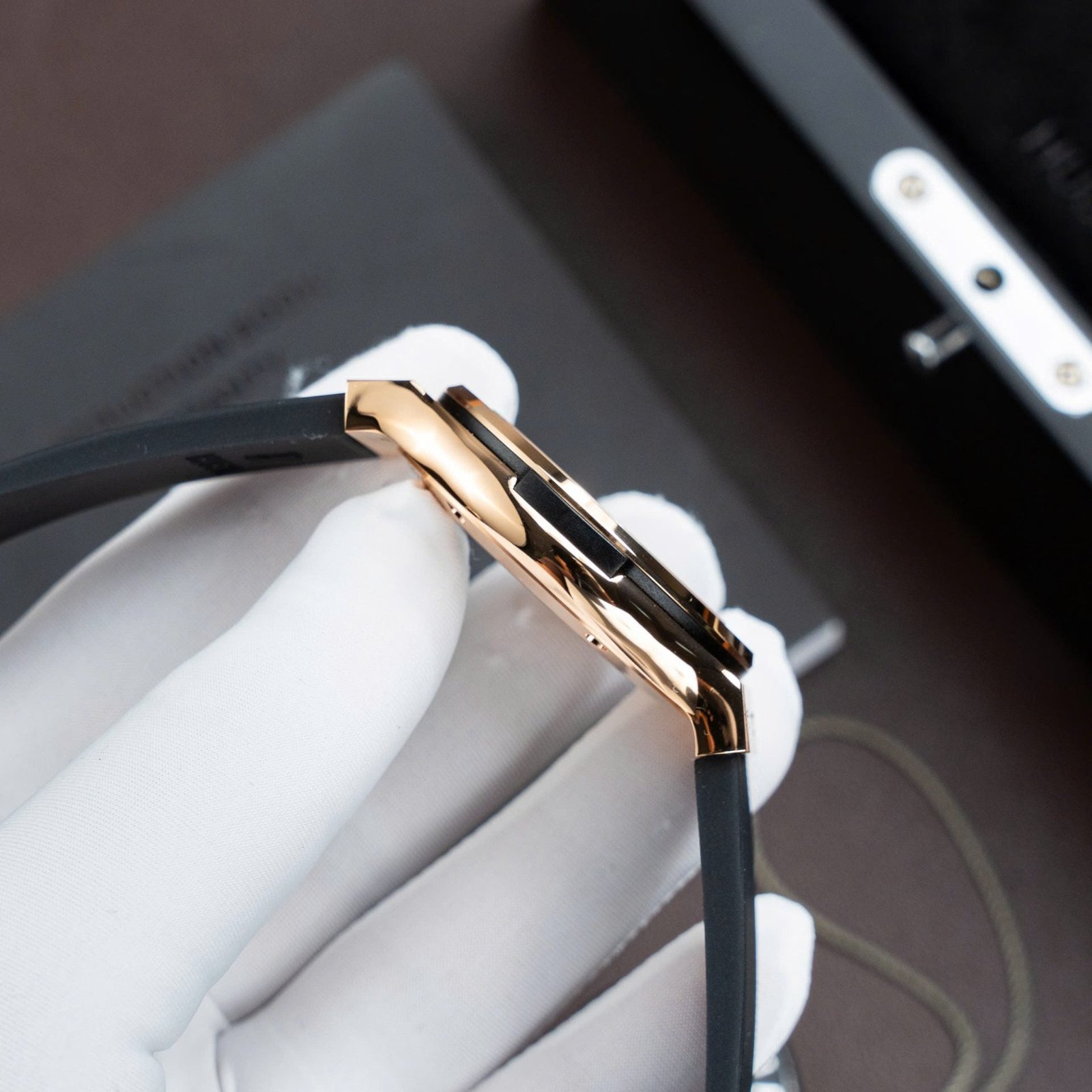 Hublot Classic Fusion King Gold Black Dial Watch Movement SW300 Rubber Strap 42mm - Image 6