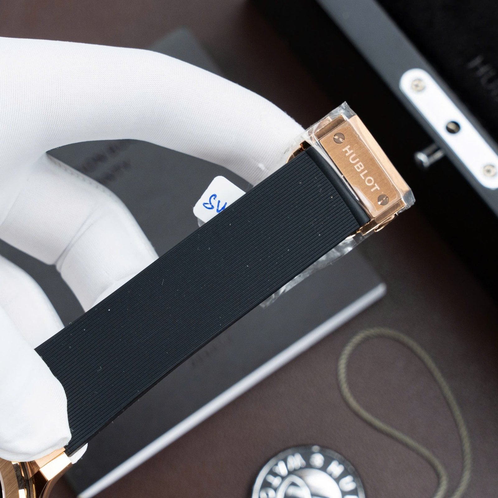 Hublot Classic Fusion King Gold Black Dial Watch Movement SW300 Rubber Strap 42mm - Image 8