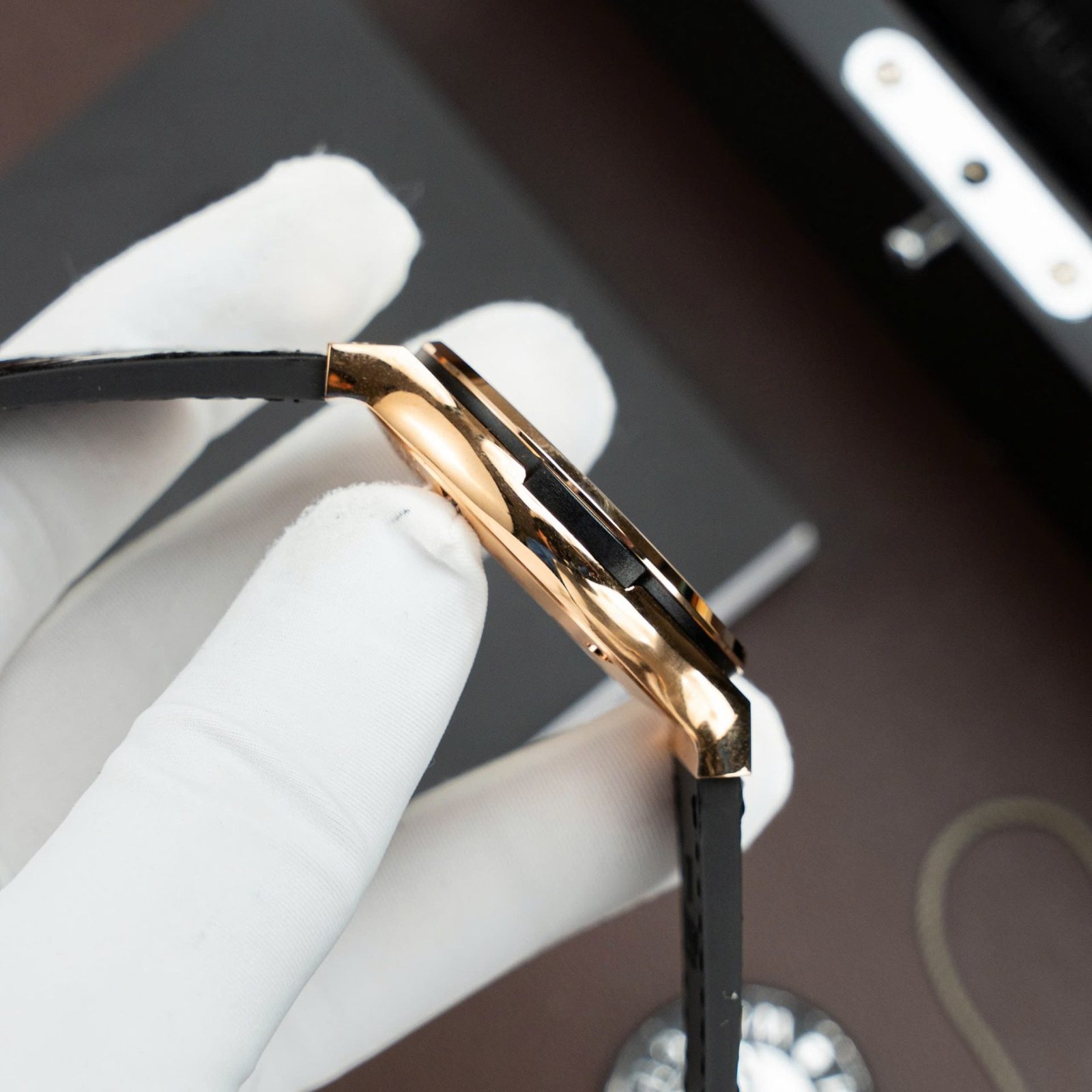 Hublot Classic Fusion King Gold Watch Black Dial Movement SW300 Crocodile Leather Strap 42mm - Image 6