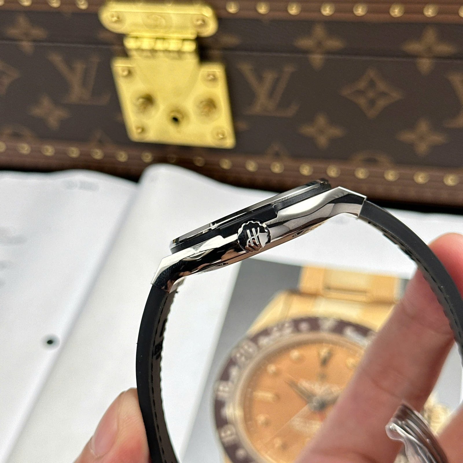 Hublot Classic Fusion Black Watch Weight 84 Grams Super Light 42mm - Image 11