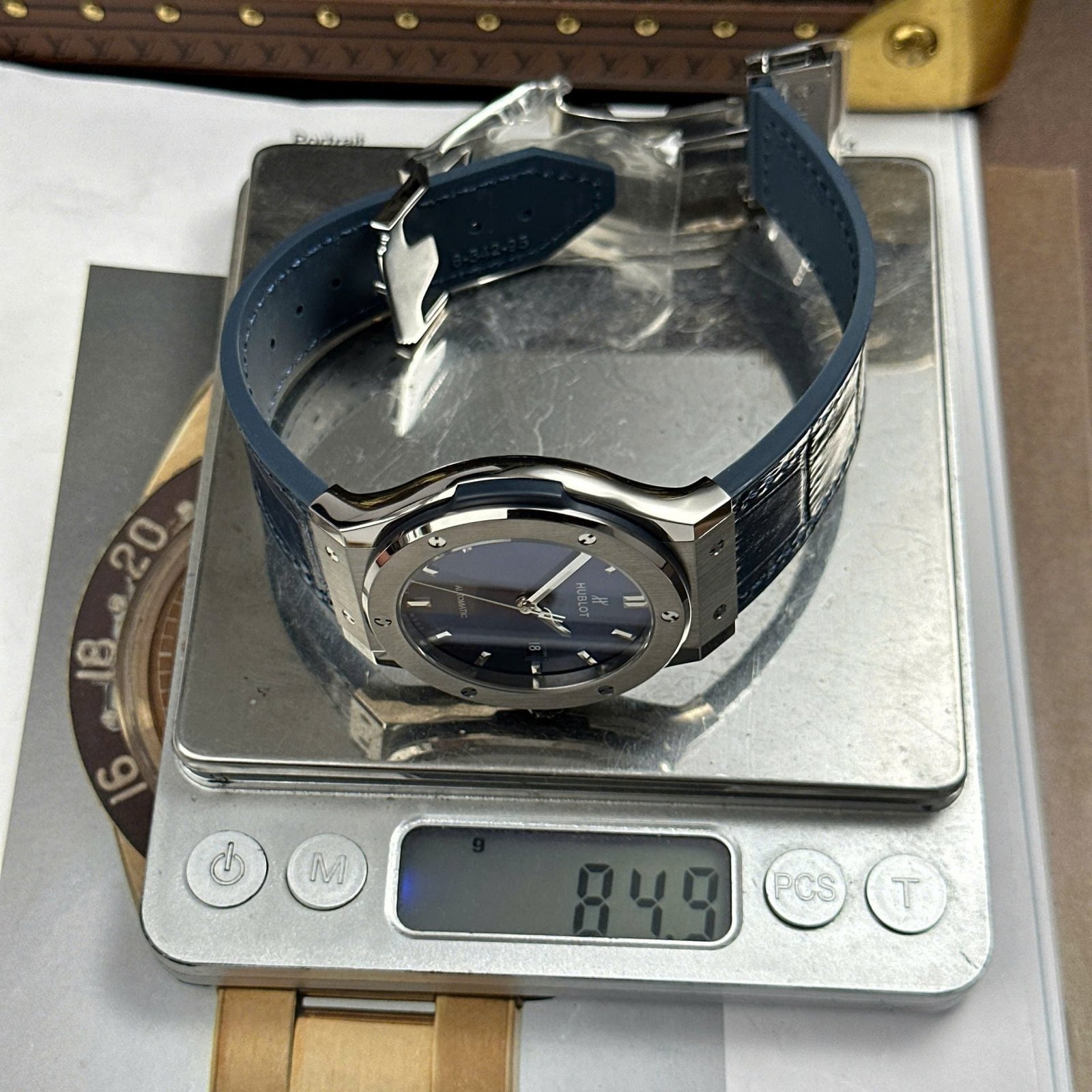 Hublot Classic Fusion Black Watch Weight 84 Grams Super Light 42mm - Image 2