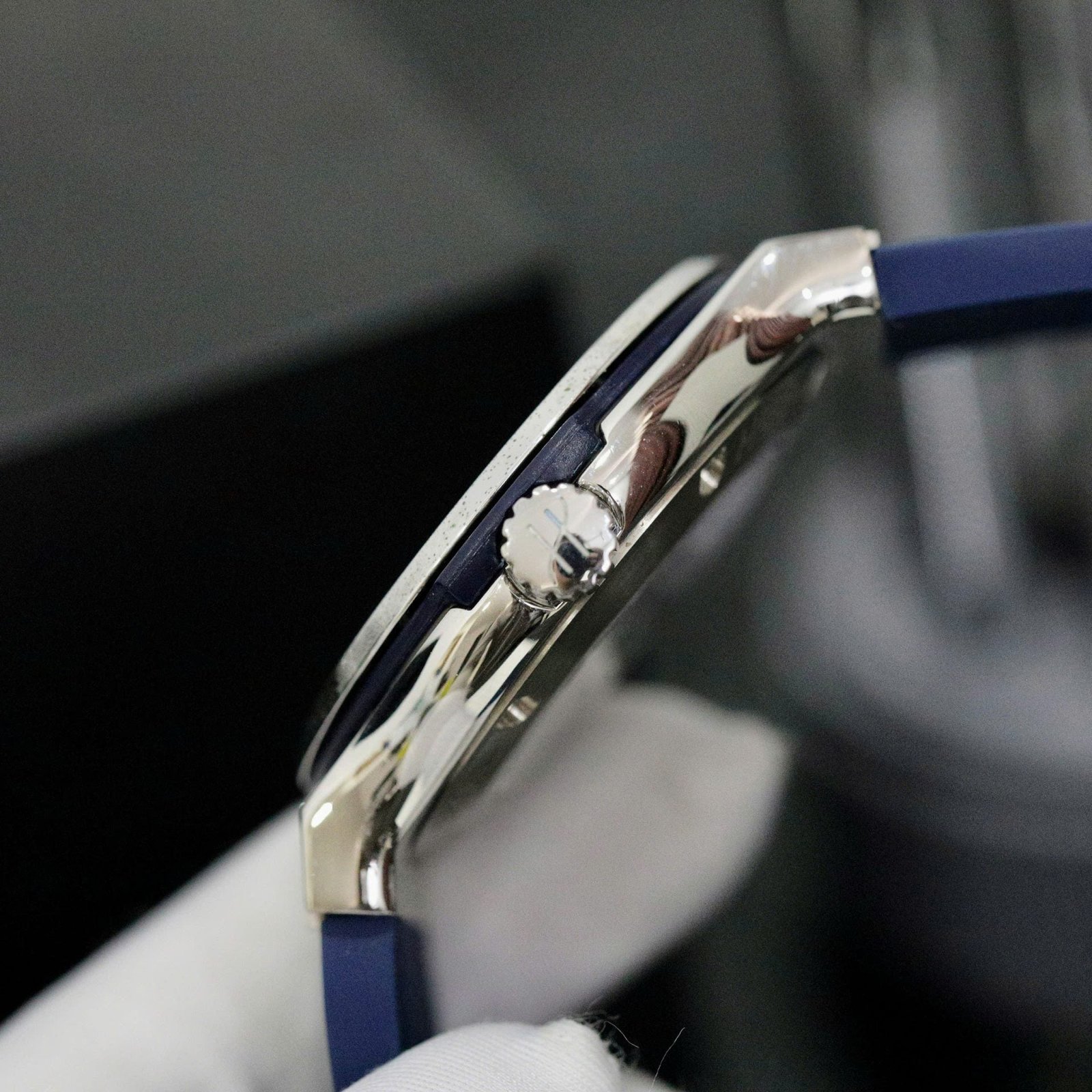 Hublot Classic Fusion Titanium Bezel Diamonds Blue Color Watch 42mm - Image 4