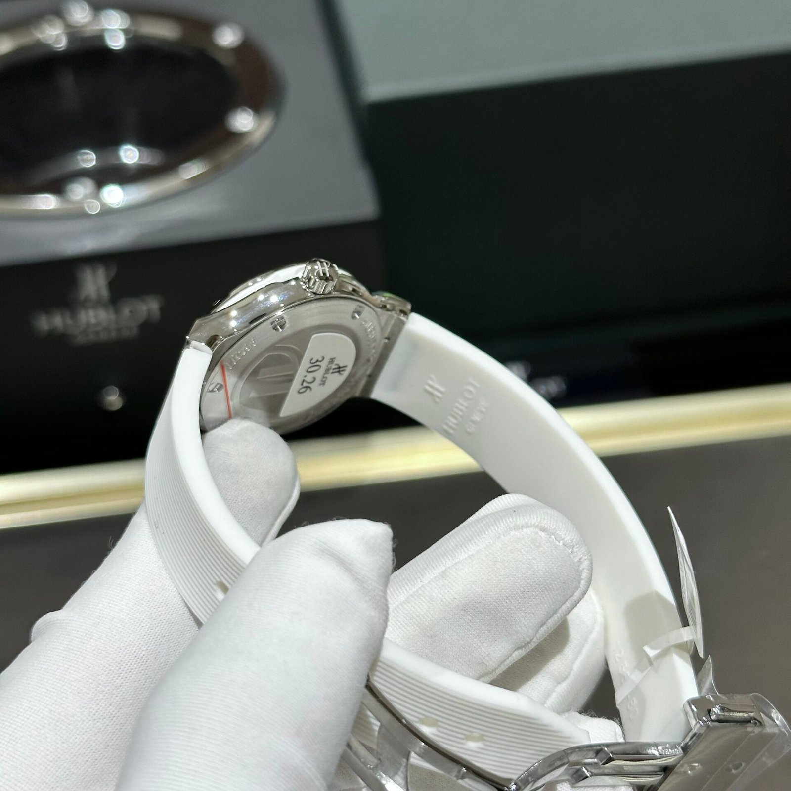 Hublot Classic Fusion Women Watch White Moissanite Diamond 33mm - Image 6