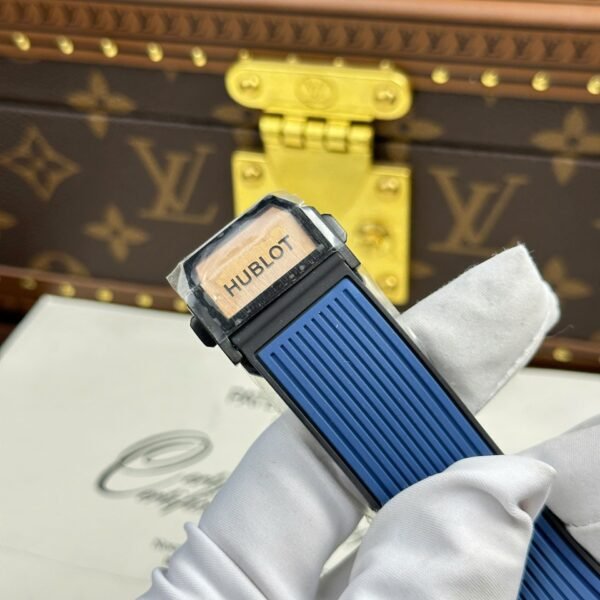 Hublot Spirit Of Big Bang King Gold  Watch Dial Blue 42mm - Image 9