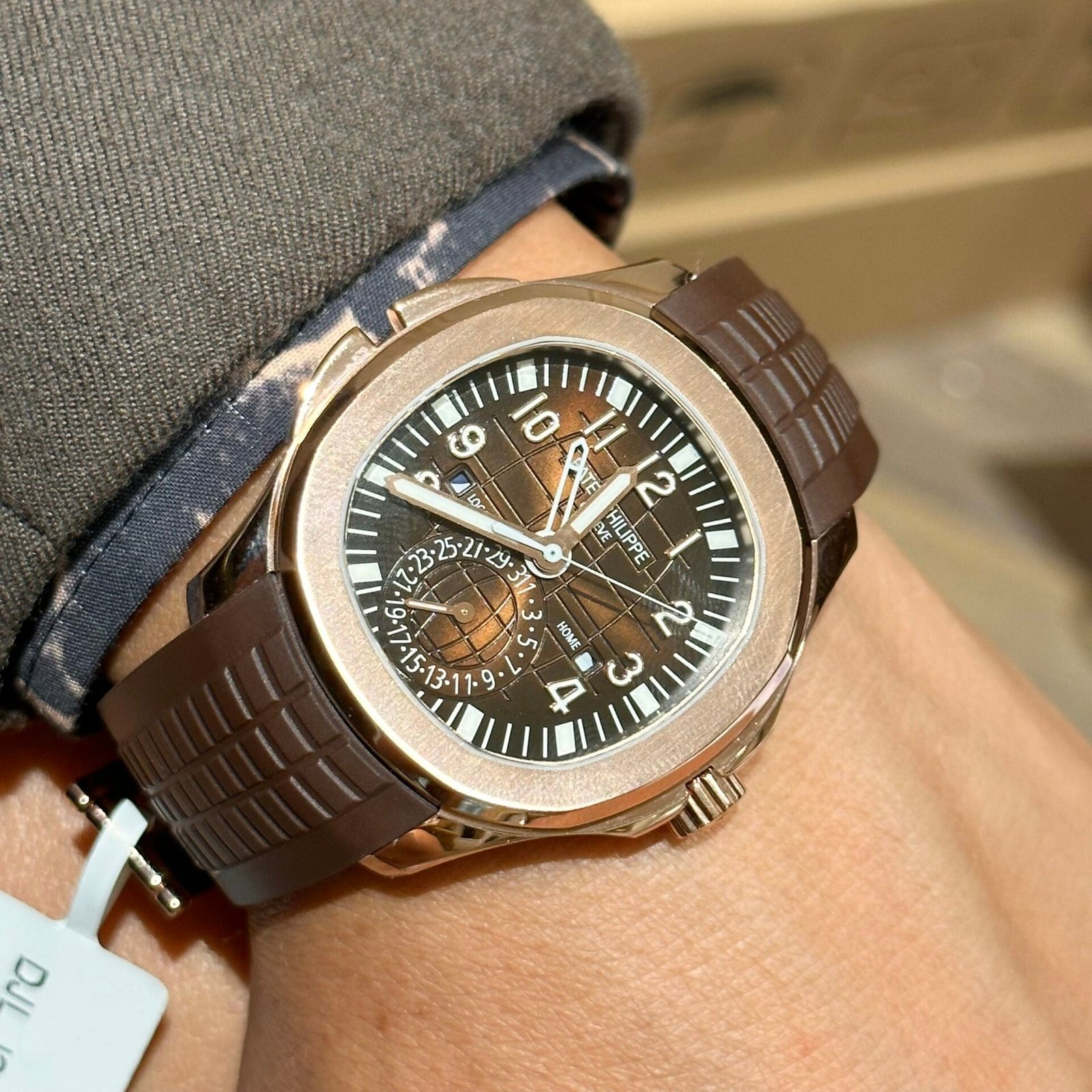 Patek Philippe Aquanaut 5164R Genuine Watch Gold Wrapped 40.8mm - Image 5