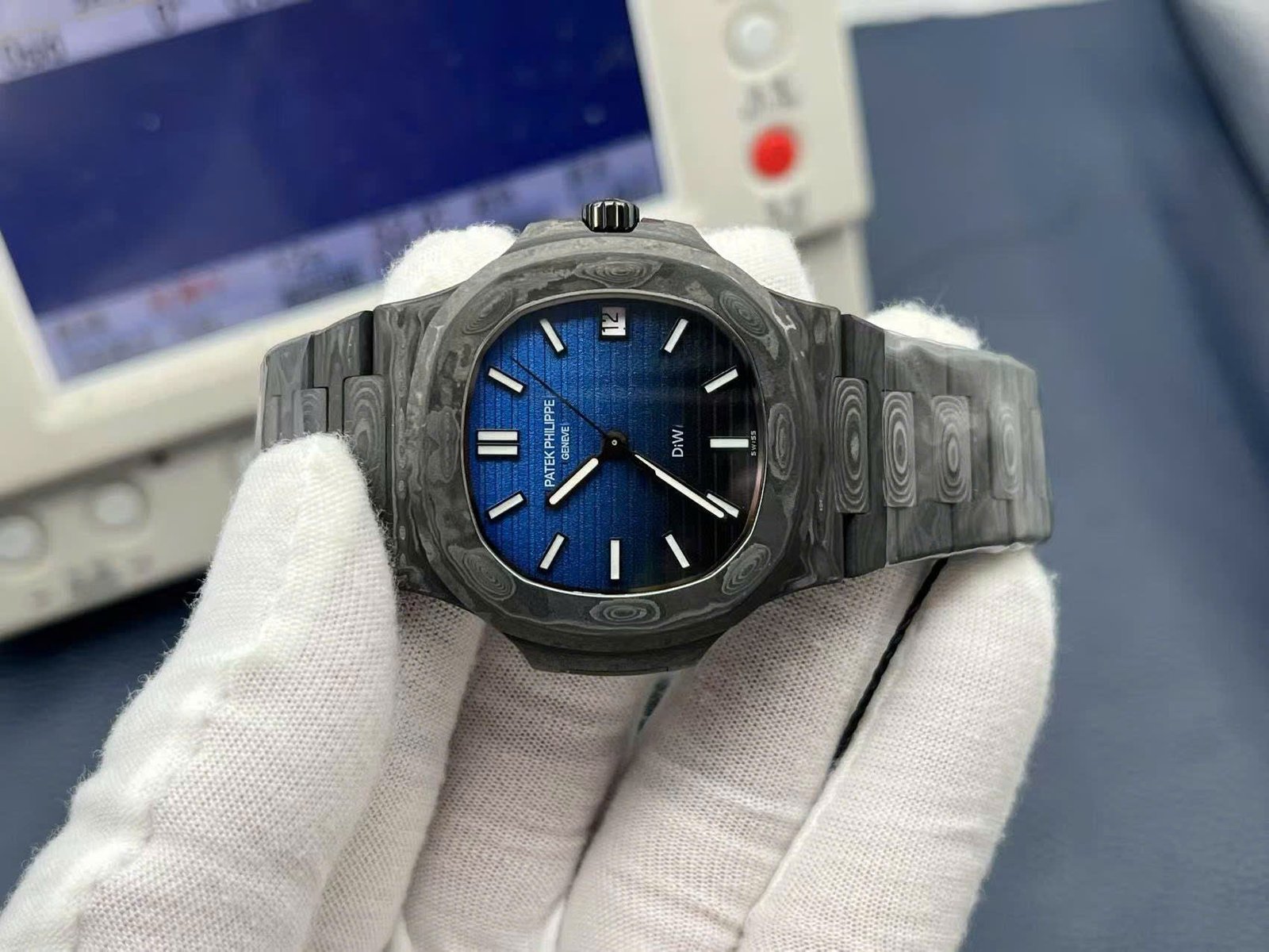 Patek Philippe Watch Natilus 5711 DIW Carbon Super Light 40mm - Image 4